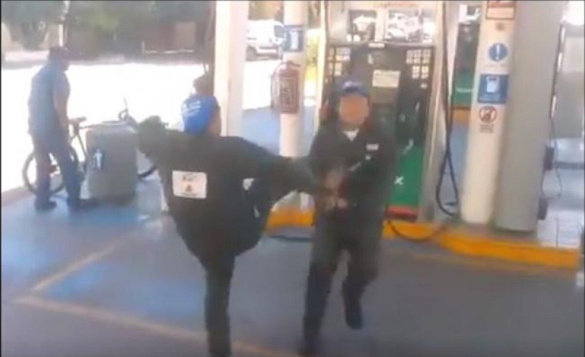 Triple AAA busca a jóvenes que hicieron viral video en gasolinera