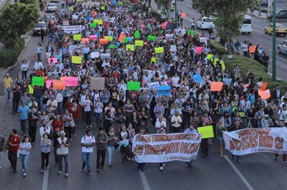 Se manifiestan contra alza a transporte