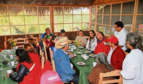 Dan apoyos en la Sierra Gorda
