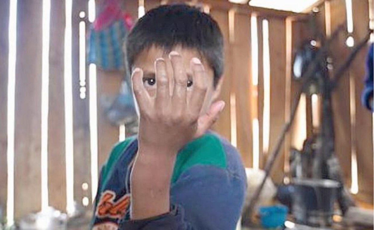 Protagonist a. Para realizar el trabajo, Salvador Cisneros convivió varios días con Berna, un niño quien vive en las montañas de Guerrero. (SALVADOR CISNEROS. EL UNIVERSAL)