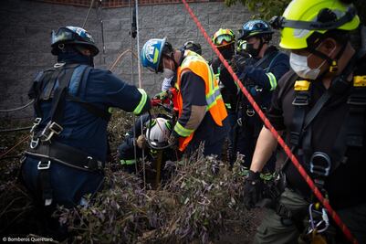 Tres personas mueren al caer a un drenaje en Querétaro; realizaban labores de limpieza