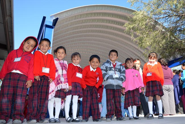 Entrega Aguilar Vega obras educativas