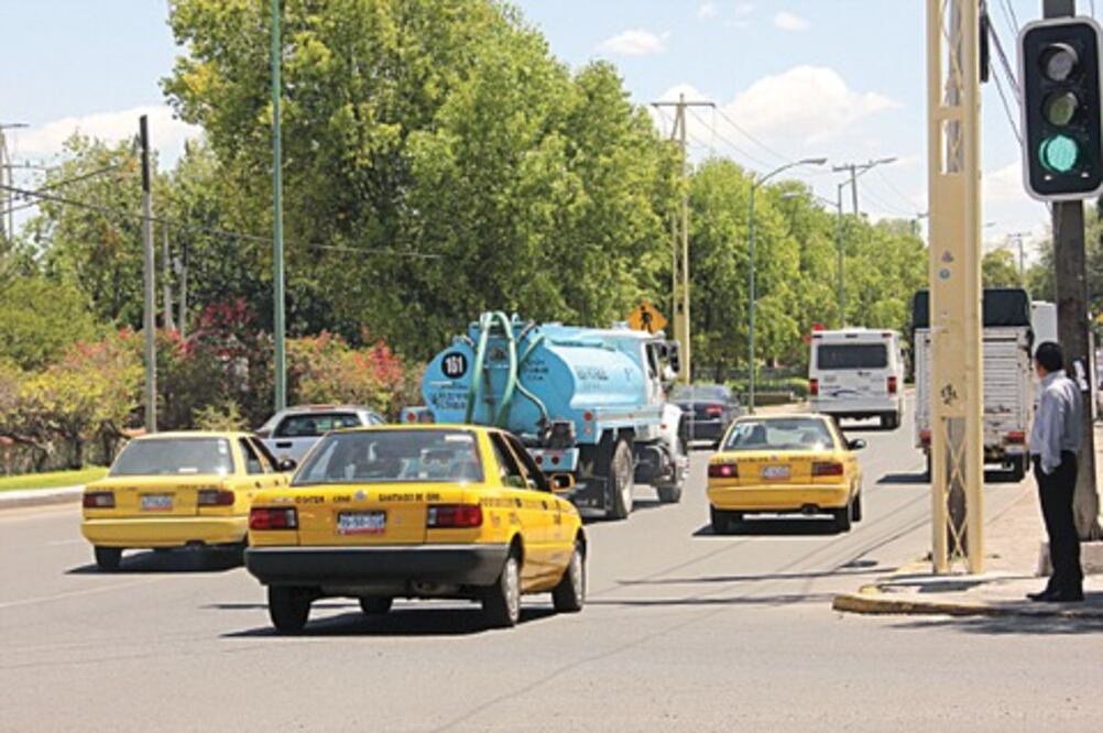 Darán permisos de taxi a mujeres