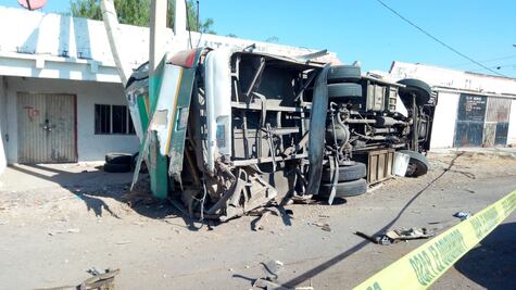 Tres muertos y 18 lesionados deja un accidente en la Querétaro-San Luis