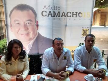 Presenta Camacho su propuesta de obra pública