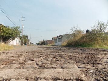 Lluvia daña calles en La Negreta 