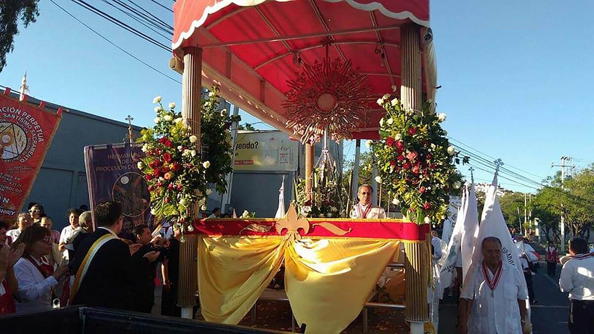 Dos mil personas acudirán a la procesión de Corpus Christi en Querétaro
