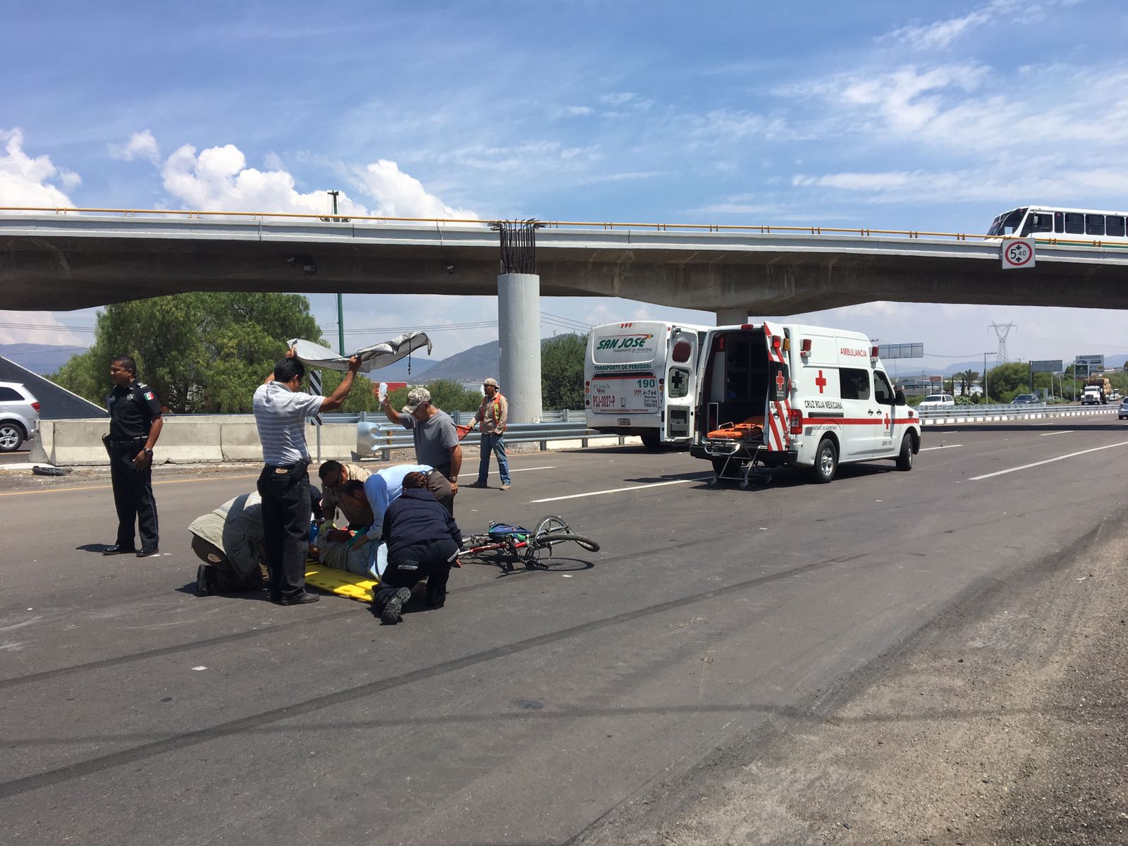 Atropellan a ciclista en la carretera a SLP