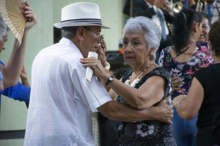 Al paso del danzón se remontan a su juventud 