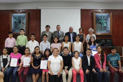 Reconocen a menores que irán a Olimpiada