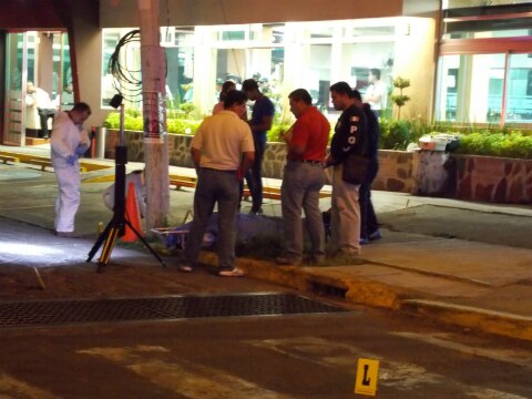 Investigan homicidio en Constituyentes