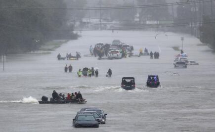 Cierra la mayor refinería de EU debido a inundaciones por "Harvey"