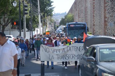 Manifestantes exigen solución a huelga en Cadereyta con marcha en Querétaro