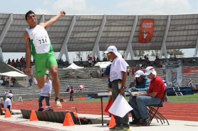 Irvin Basoria comparte podio