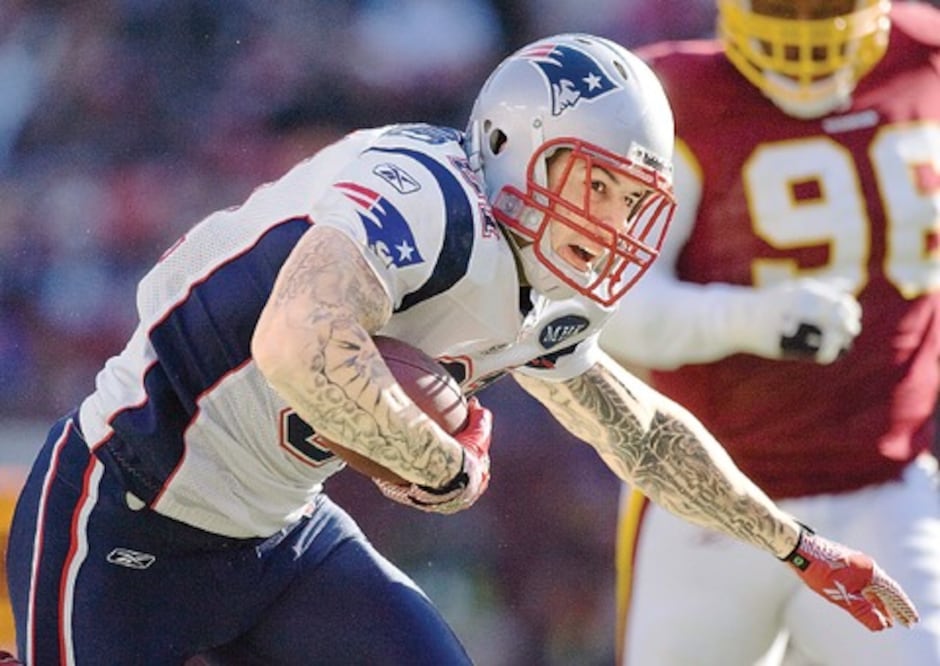 Emiten orden de arresto a Aaron