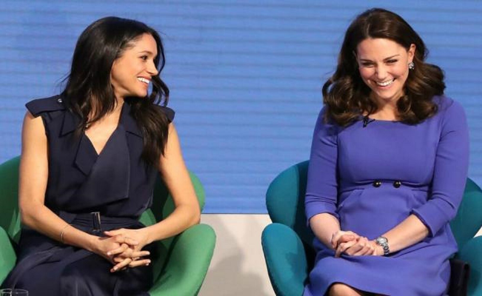 Meghan Markle y Kate Middleton apuestan por el azul y arrasan el Internet