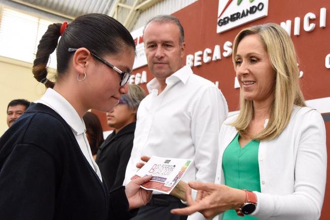 El alcalde aseguró que en lo que va de su gobierno se han incrementado 50% las becas educativas (ESPECIAL)