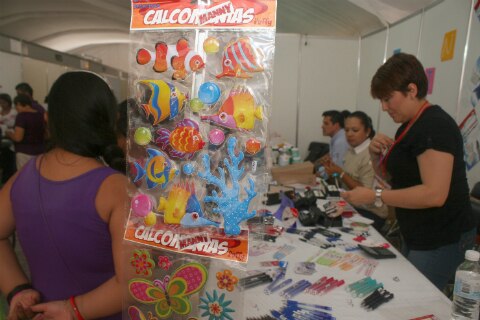 Apoyan bolsillo con feria de vuelta a clases