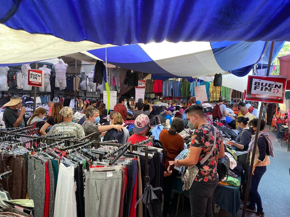 Tianguistas buscan aprovechar Buen Fin