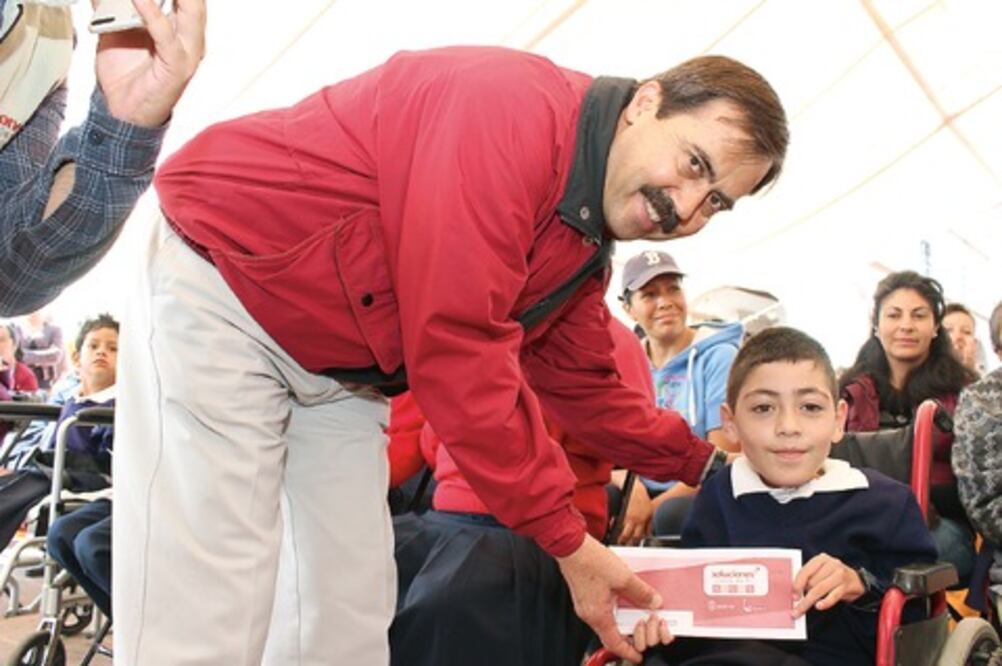 Estiman entregar más de 6 mdp en becas entre enero y febrero