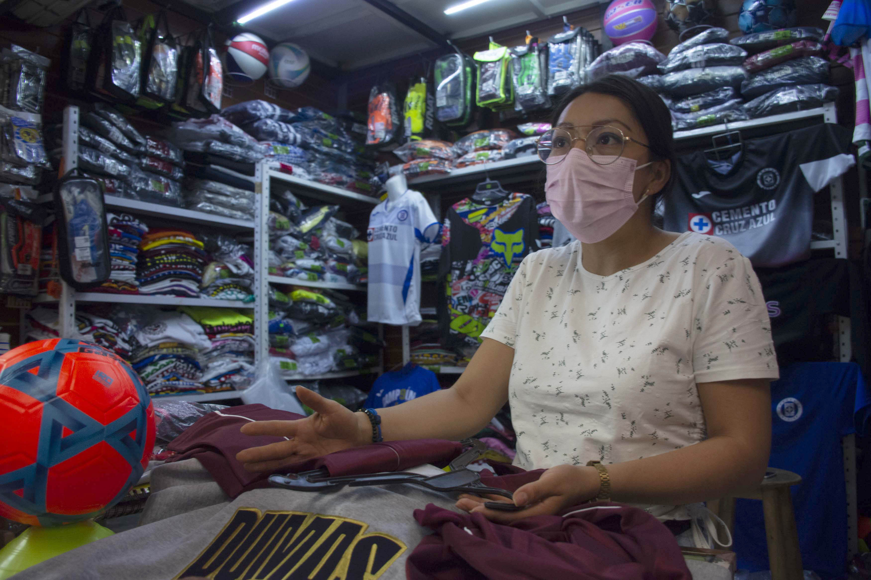 En suspenso, venta de uniformes escolares