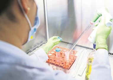 Farmacéutica apoyaría a la UAQ para el desarrollo de la vacuna mexicana contra el Covid