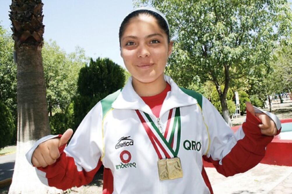 Verónica Domínguez obtiene oro en karate
