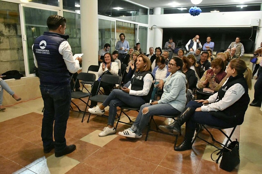 Sosa Pichardo escucha problemas vecinales