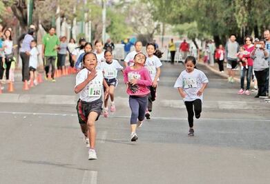 Pequeños corren y celebran su día