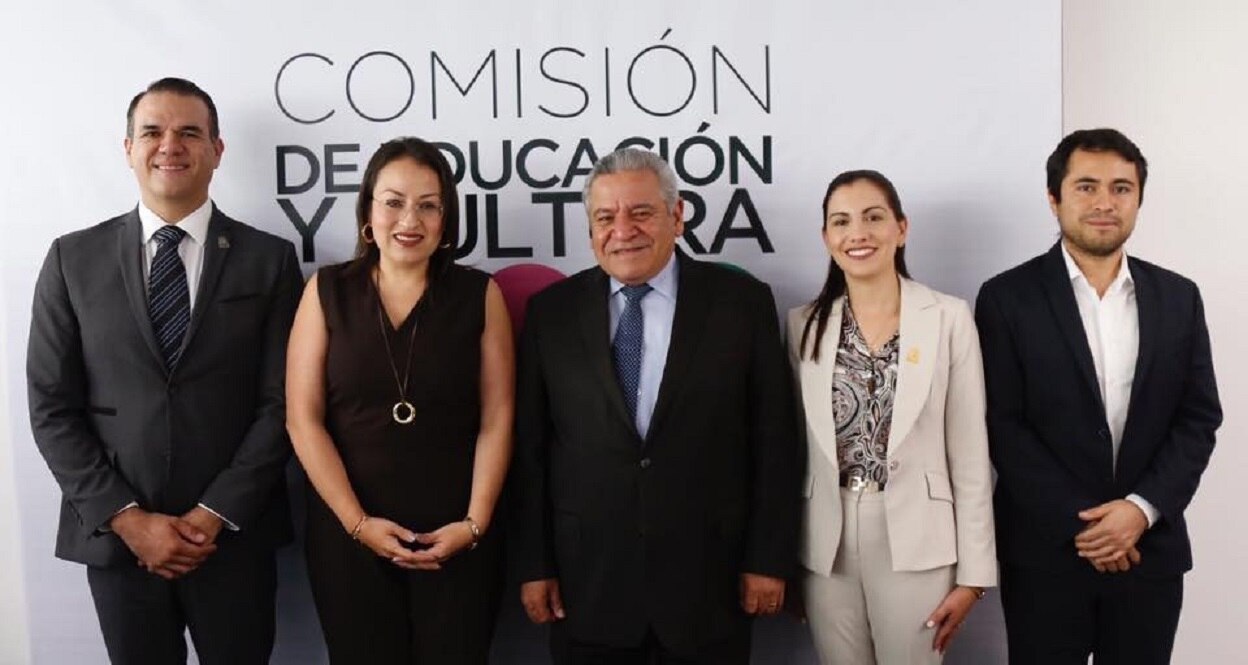 Elsa Méndez se compromete con la educación de los queretanos