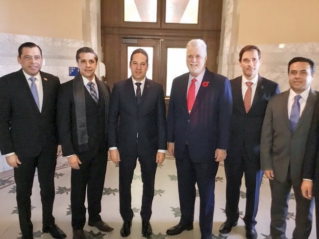 En su primera visita oficial a la provincia francófona de Canadá, el gobernador Francisco Domínguez se reunió con su homólogo quebequense, Philippe Couillard, a fin de estrechar lazos comerciales y estimular la inversión extranjera (ESPECIAL)