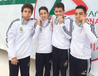 Natación  da más oro al estado