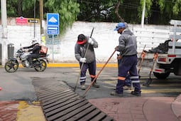 Corregidora retira más de 50 toneladas de basura y azolve de rejillas pluviales