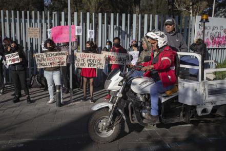 Universitarios exigen disculpa de la rectora