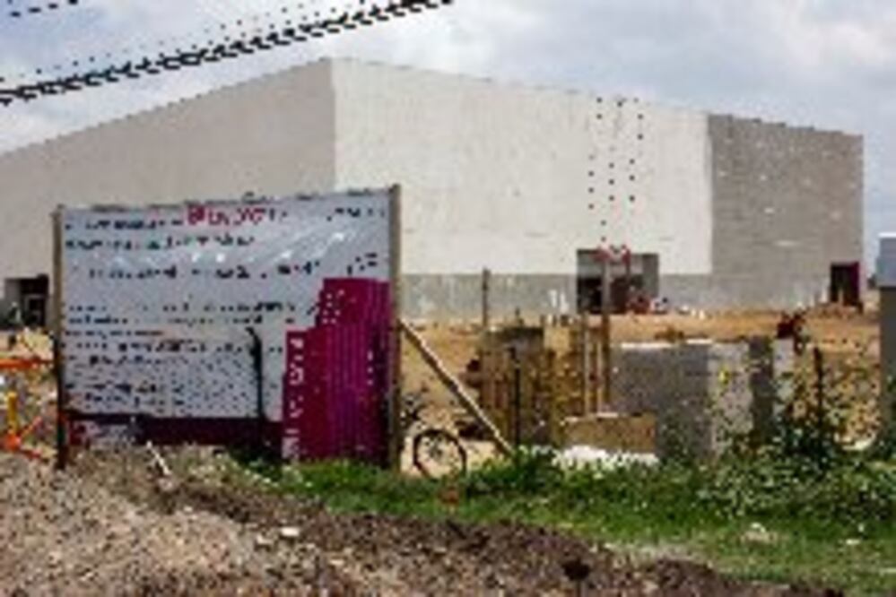 Asalto millonario a tienda Liverpool en construcción