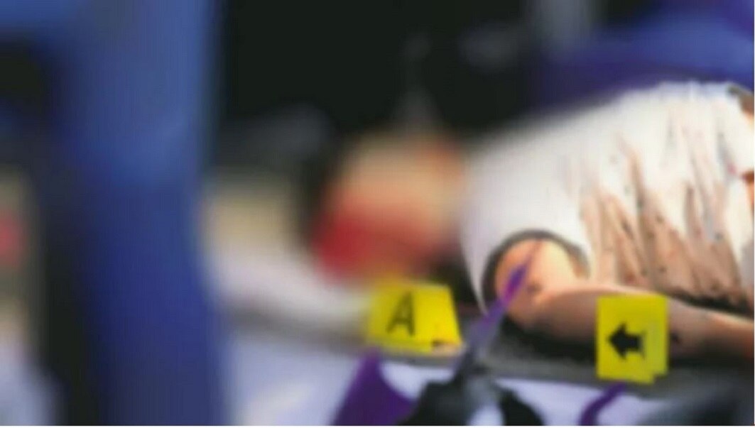 Motociclista veloz atropella a mujer sordomuda y luego muere en choque, en GAM