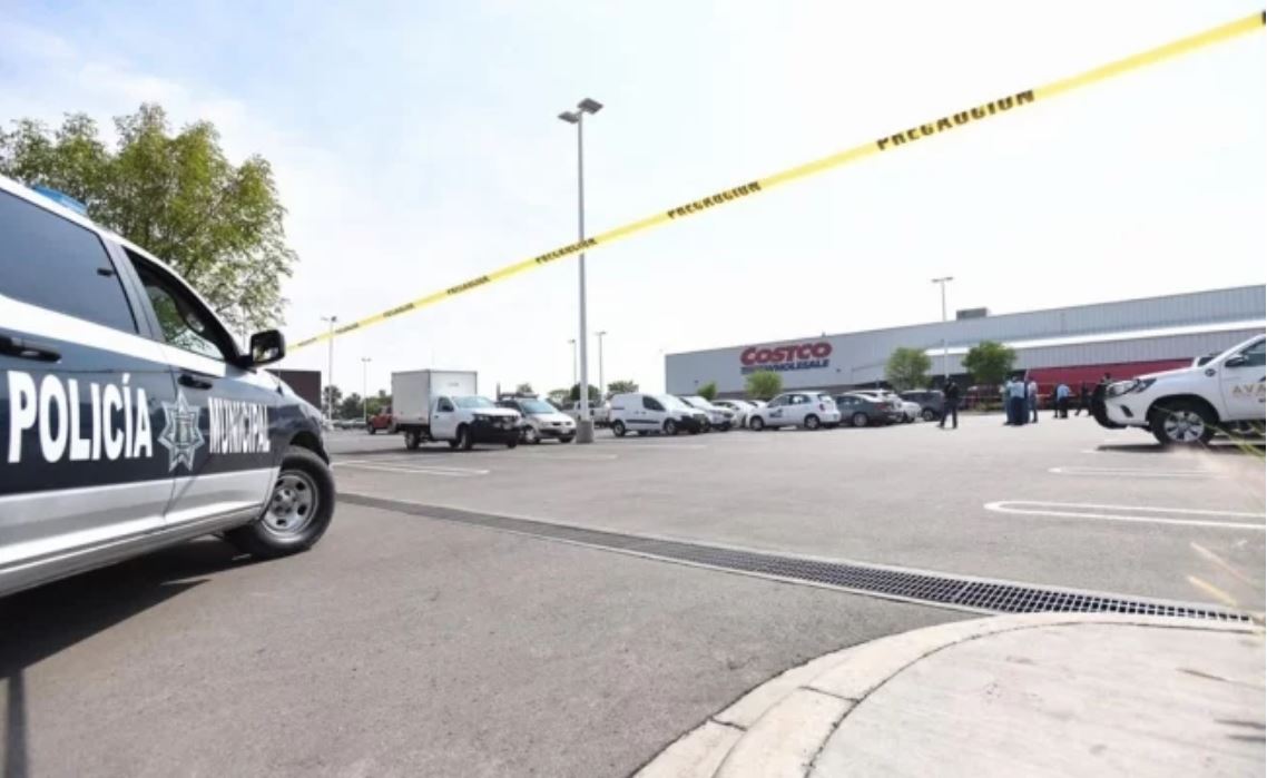 Matan a dos hombres afuera de Costco en Aguascalientes