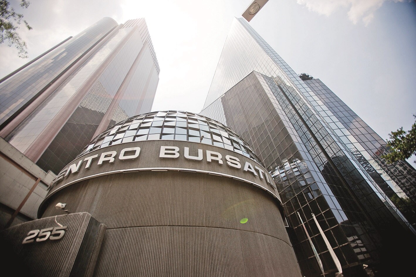 Bolsa Mexicana de Valores opera con normalidad, informa