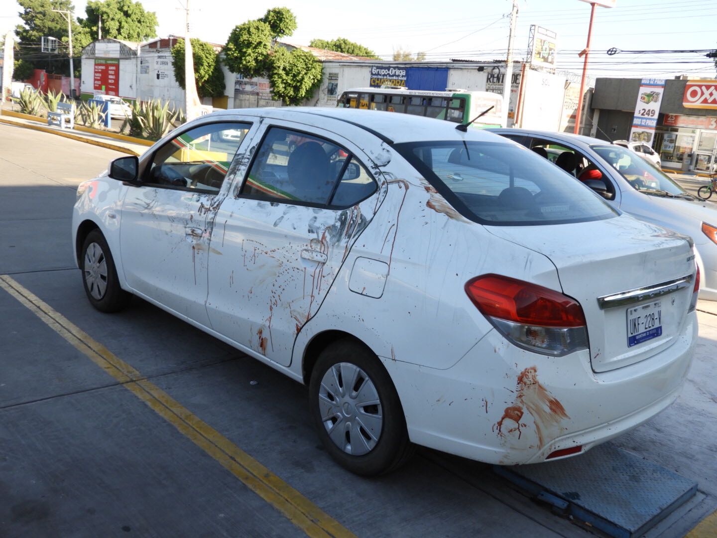 Matan a machetazos a hombre en gasolinera de Carrillo