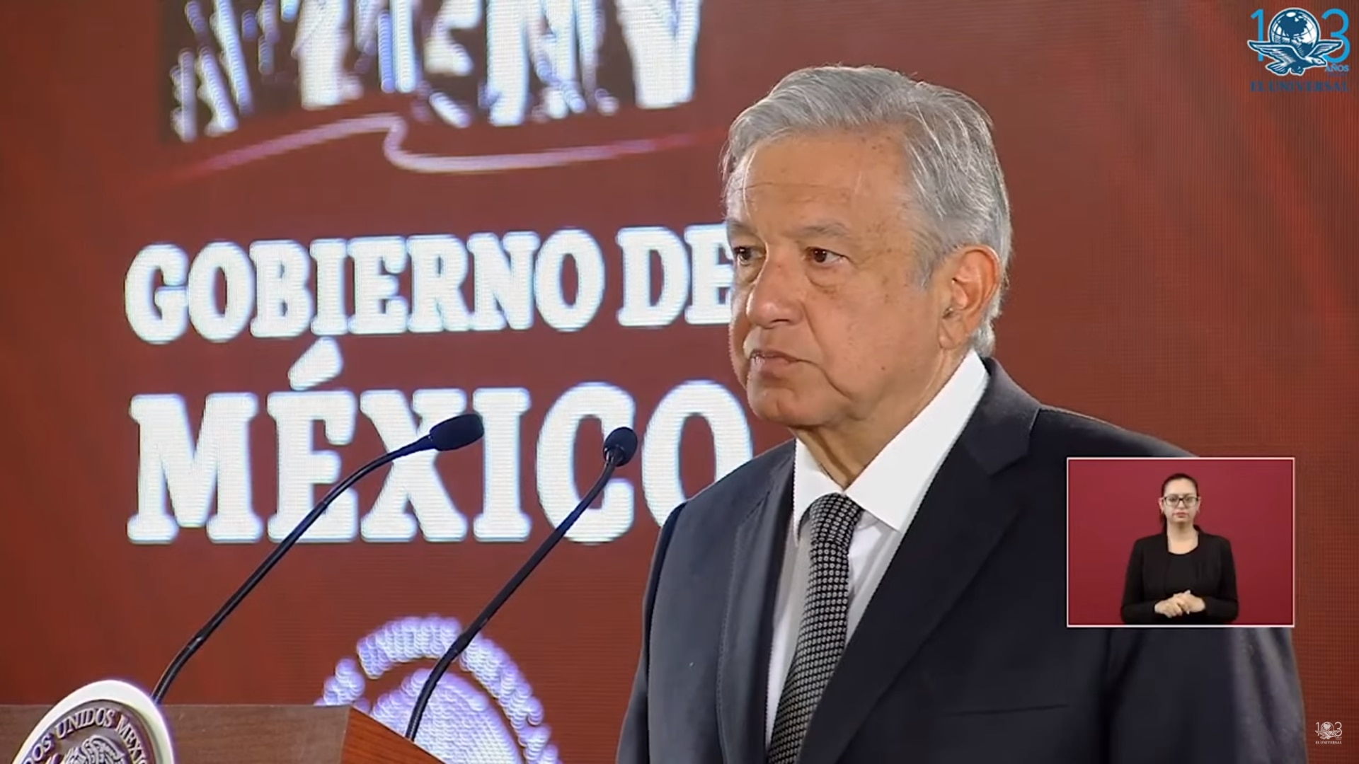 Baja AMLO aprobación, pero mantiene amplio apoyo: encuesta
