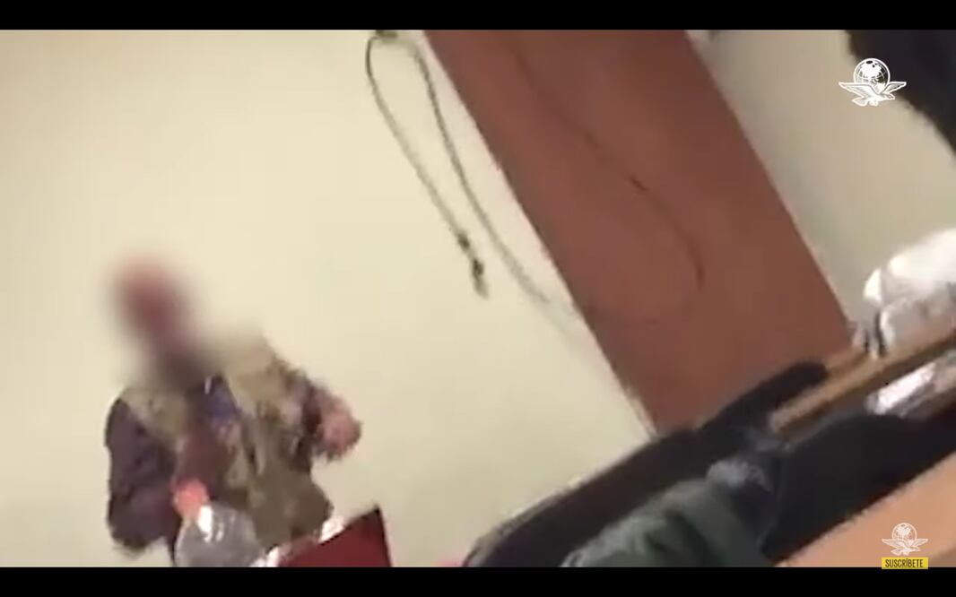 Foto: tomada de video en que es expulsado de la escuela