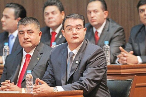 Llama Vega Guerrero a resolver huelga