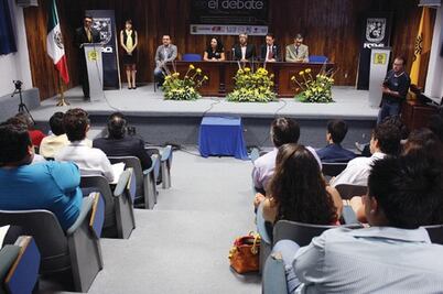 Debate  político reúne a jóvenes del país