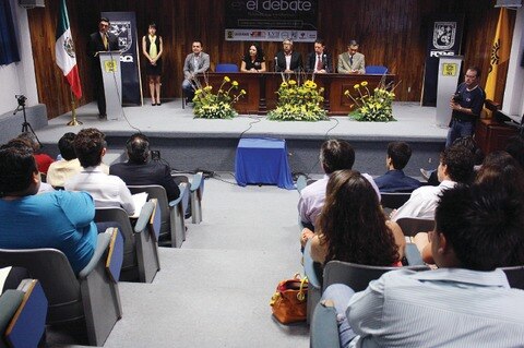 Debate político reúne a jóvenes del país