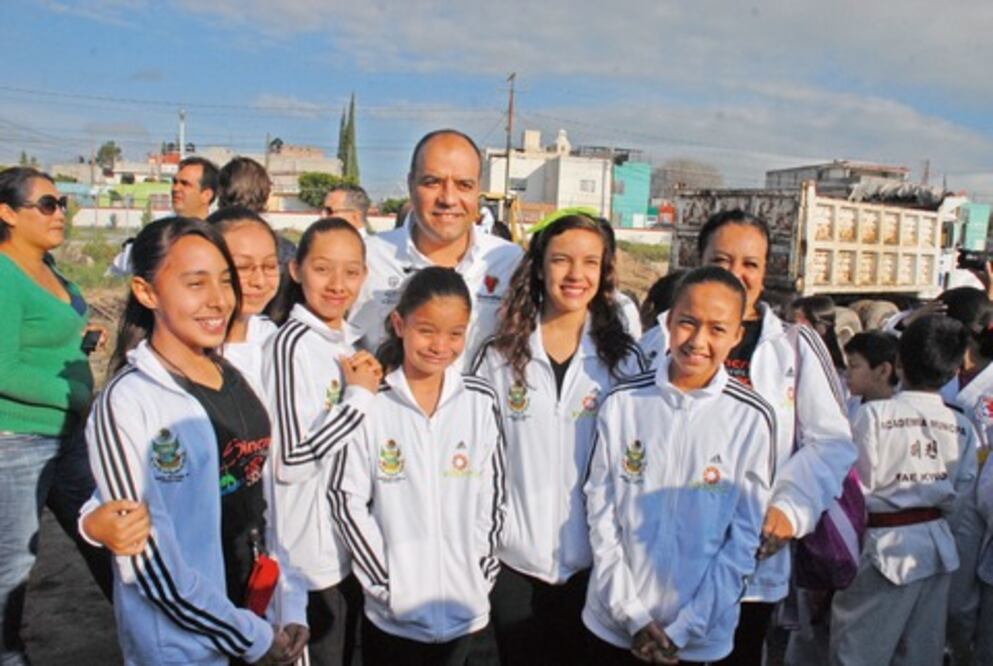 Construcción de albercas en marcha