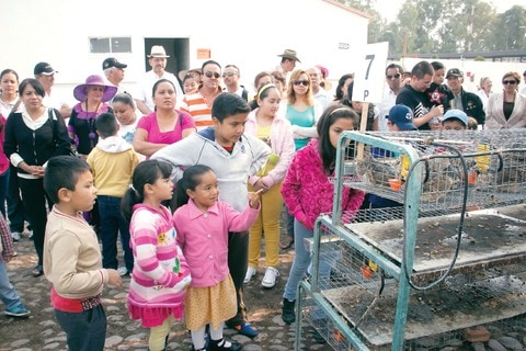 Comparte Sedena trabajo agropecuario
