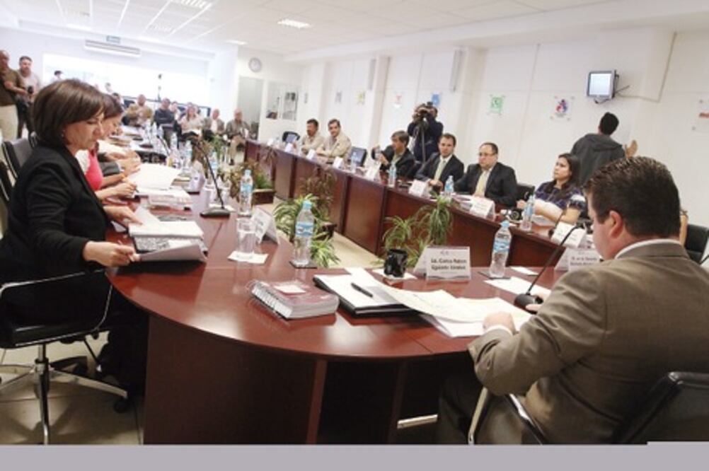 Sancionan a PAN y Domínguez 