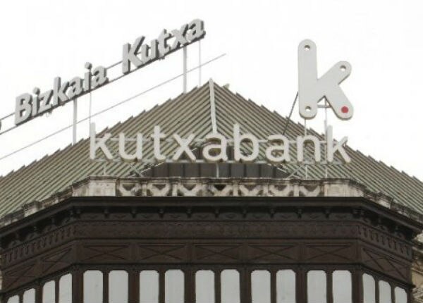 Suspende banco español embargos tras suicidio