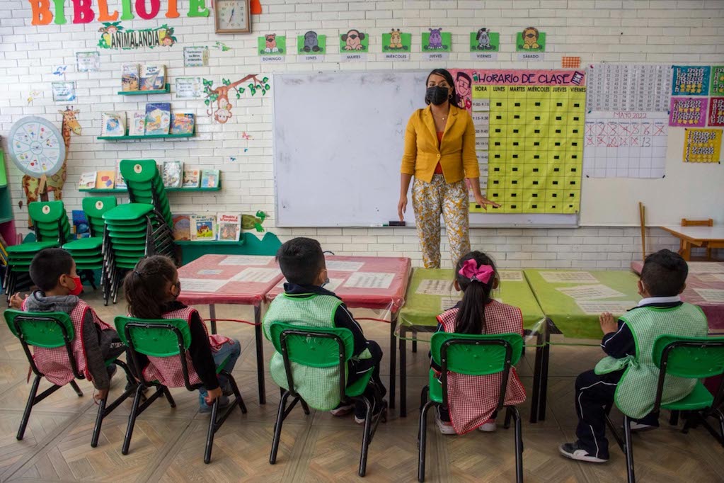 Más de 376 mil estudiantes regresan hoy a clases presenciales en Querétaro