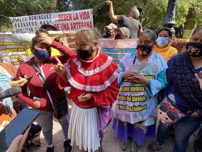 "Las autoridades no nos cumplen", protestan artesanos